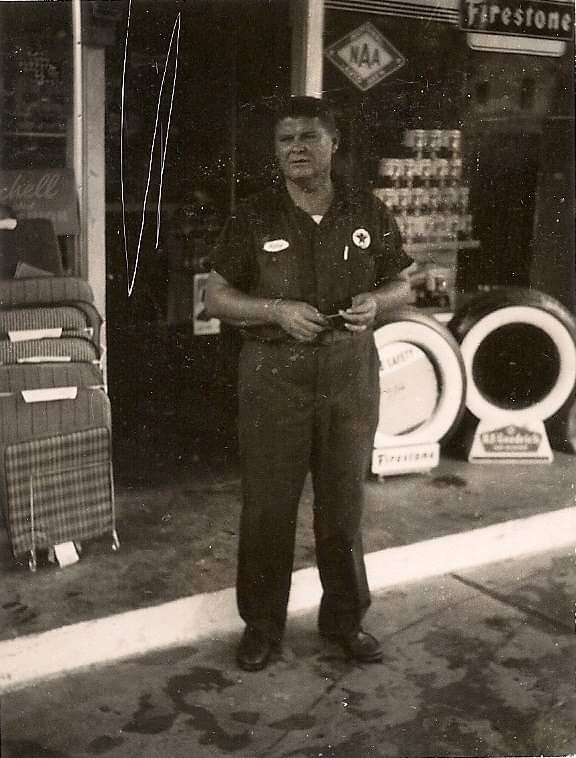 A man standing in front of some old fashioned appliances.